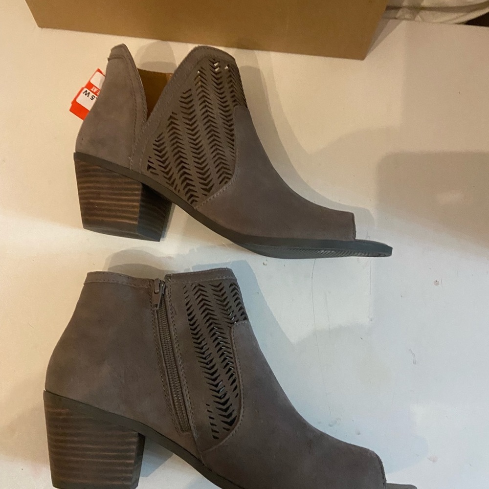 Lucky Brand gray suede peep toe ankle boots side zippers 9.5W & 11M both NWT - Picture 5 of 8